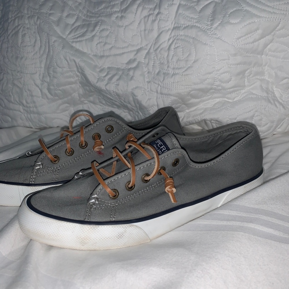 Women’s sperry pier view slip ons